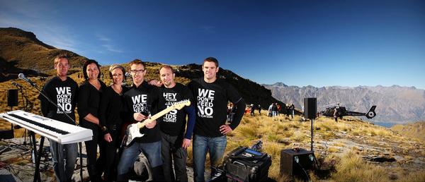  The Lynch Mob, L-R Nick Lynch, Stacey McDonald, Emma Pullar, Ben Lynch, Marc Hamilton and Tom Lynch pictured high above Queenstown